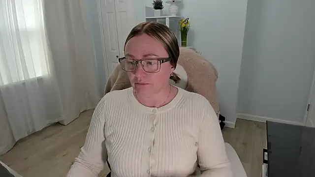 Snapshot of Vika73 chatting on 03-16-25, 06:01 Vika73 online show from 03-16-25, 06:01