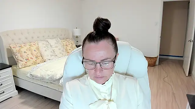 Snapshot of Vika73 chatting on 09-15-25, 01:00 Vika73 online show from 09-15-25, 01:00