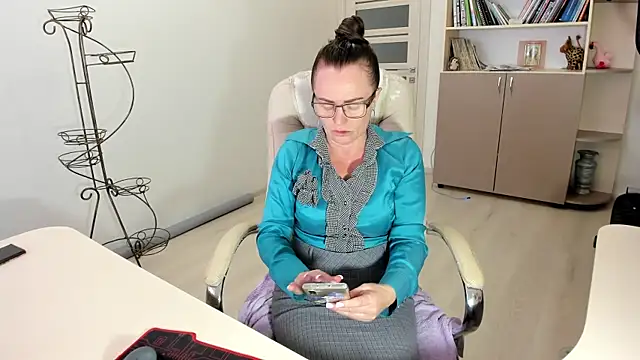 Snapshot of Vika73 chatting on 11-11-25, 12:38 Vika73 online show from 11-11-25, 12:38