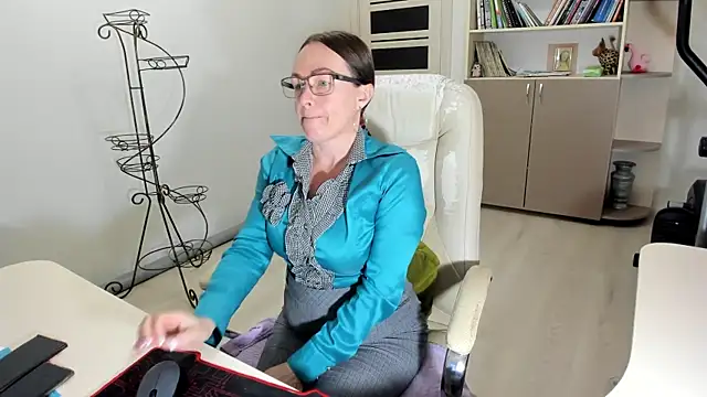 Snapshot of Vika73 chatting on 11-14-25, 04:11 Vika73 online show from 11-14-25, 04:11