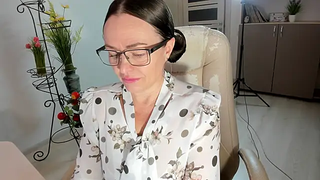 Snapshot of Vika73 chatting on 11-30-25, 06:50 Vika73 online show from 11-30-25, 06:50