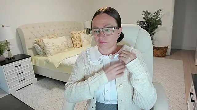 Vika73 online show from 05-18-26, 10:43