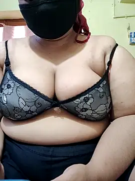 Snapshot of shaik35f chatting on 06-11-26, 03:26 shaik35f online show from 06-11-26, 03:26
