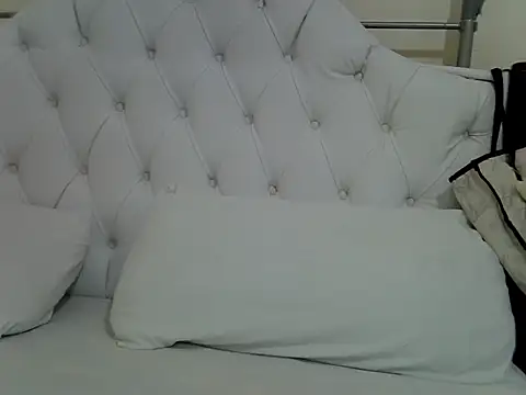 Snapshot of slimmykim chatting on 07-03-26, 06:31 slimmykim online show from 07-03-26, 06:31
