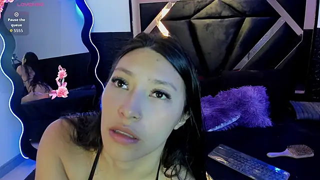 Snapshot of Queen_Jen chatting on 06-22-26, 03:25 Queen Jen online show from 06-22-26, 03:25