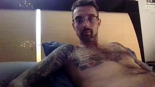 Snapshot of MrDGrey chatting on 06-25-26, 02:00 MrDGrey online show from 06-25-26, 02:00