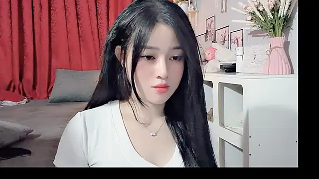 Snapshot of Bee-Cherry chatting on 05-28-26, 05:49 Bee-Cherry online show from 05-28-26, 05:49
