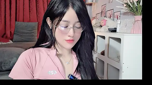 Snapshot of Bee-Cherry chatting on 05-28-26, 05:54 Bee-Cherry online show from 05-28-26, 05:54