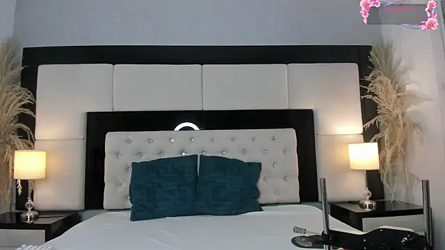 Snapshot of SummerLuna chatting on 06-20-26, 03:53 SummerLuna online show from 06-20-26, 03:53