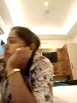 Snapshot of Miss_kirtii chatting on 05-18-26, 07:47 Miss kirtii online show from 05-18-26, 07:47