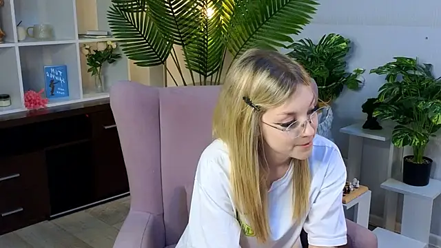 NovaOliphant online show from 05-19-26, 08:31