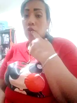 Snapshot of OliviaWilliamm chatting on 06-20-26, 12:25 OliviaWilliamm online show from 06-20-26, 12:25