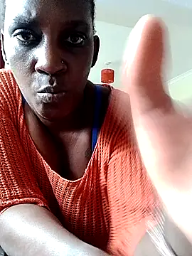 Snapshot of Queeny12 chatting on 06-02-26, 11:12 Queeny12 online show from 06-02-26, 11:12