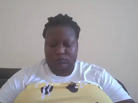 Snapshot of fat_ebonyqueen chatting on 06-06-26, 07:35 fat ebonyqueen online show from 06-06-26, 07:35