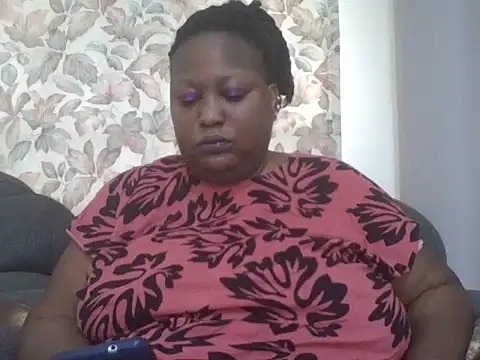 Snapshot of fat_ebonyqueen chatting on 06-25-26, 06:18 fat ebonyqueen online show from 06-25-26, 06:18