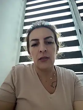 Snapshot of Hot-Milf4U chatting on 06-20-26, 04:26 Hot-Milf4U online show from 06-20-26, 04:26
