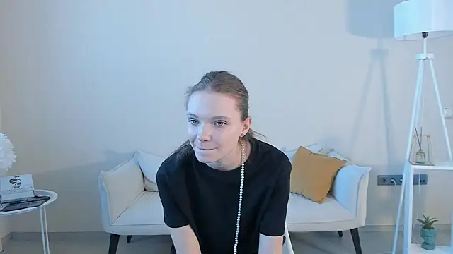 EstelleCondra online show from 05-20-26, 05:57