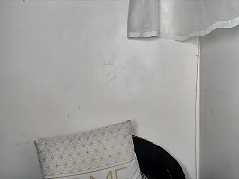 sexyleah25 online show from 06-22-26, 04:53