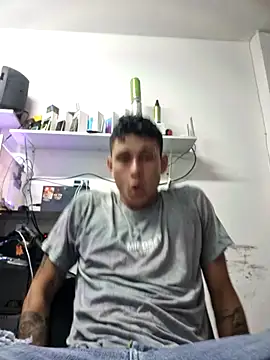 Snapshot of tom_latin chatting on 06-06-26, 02:27 tom latin online show from 06-06-26, 02:27