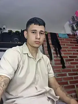 Snapshot of tom_latin chatting on 07-12-26, 07:05 tom latin online show from 07-12-26, 07:05