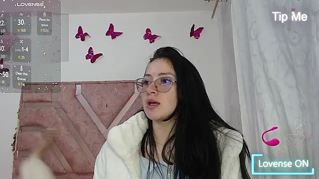 Snapshot of Angel-Hott_ chatting on 06-23-26, 03:26 Angel-Hott online show from 06-23-26, 03:26