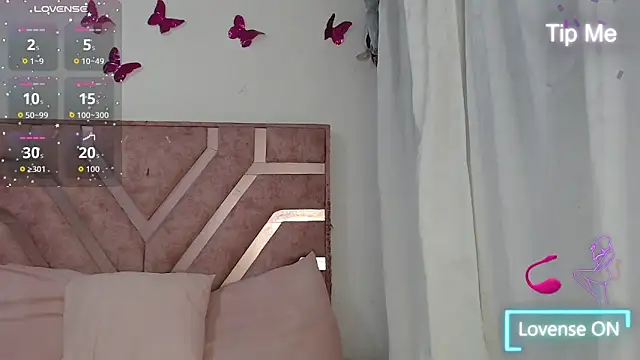 Snapshot of Angel-Hott_ chatting on 06-27-26, 03:44 Angel-Hott online show from 06-27-26, 03:44