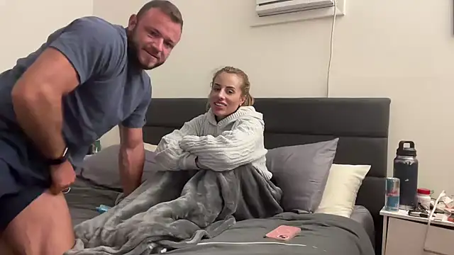 LoveWithLarissa1 online show from 05-26-26, 05:47
