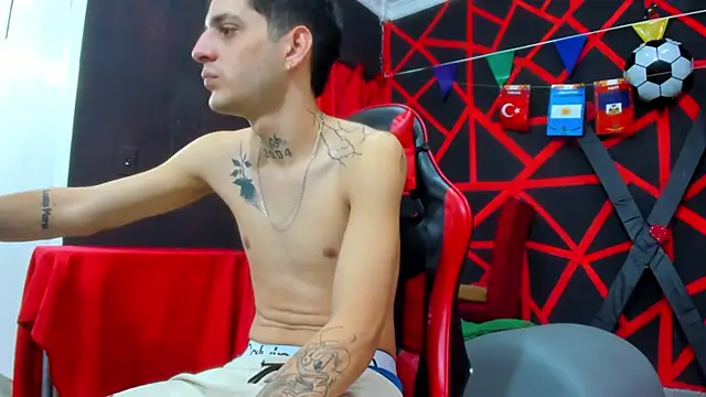 Snapshot of boy_max_latin chatting on 06-28-26, 05:46 boy max latin online show from 06-28-26, 05:46
