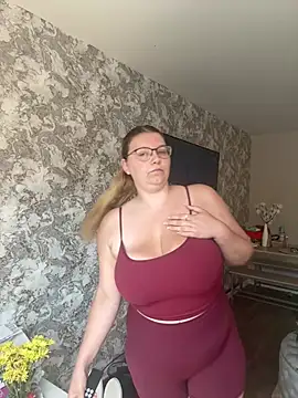 Snapshot of LucieLouBabe chatting on 07-07-26, 11:25 LucieLouBabe online show from 07-07-26, 11:25
