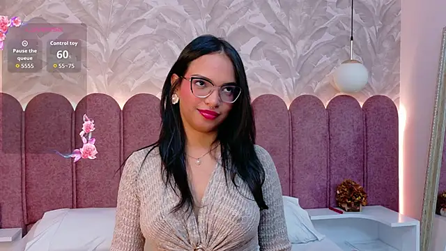 Snapshot of Maddy-Dove chatting on 06-18-26, 03:51 Maddy-Dove online show from 06-18-26, 03:51