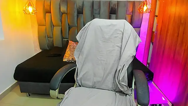 Miel ferrer online show from 07-02-26, 01:39