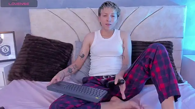 vane grey online show from 06-06-26, 07:51