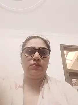 Snapshot of yourchahat27 chatting on 06-11-26, 12:32 yourchahat27 online show from 06-11-26, 12:32