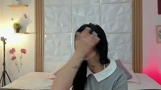 Snapshot of Anniee_333 chatting on 06-19-26, 03:27 Anniee 333 online show from 06-19-26, 03:27