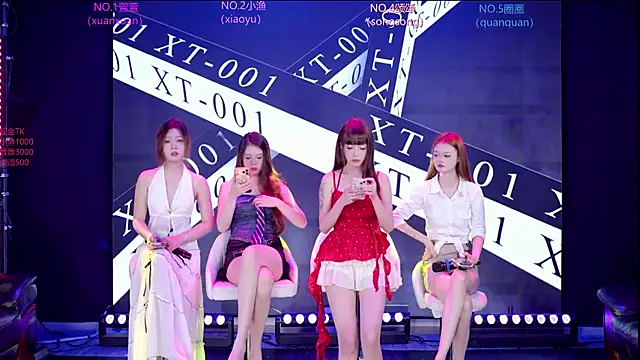 Snapshot of Xt-001 chatting on 06-05-26, 10:37 Xt-001 online show from 06-05-26, 10:37
