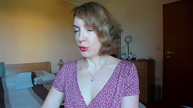 Snapshot of SummerLiza chatting on 06-15-26, 02:52 SummerLiza online show from 06-15-26, 02:52