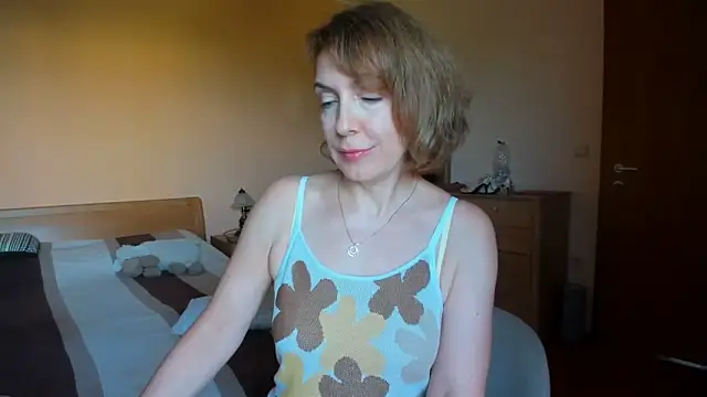 Snapshot of SummerLiza chatting on 06-18-26, 03:27 SummerLiza online show from 06-18-26, 03:27