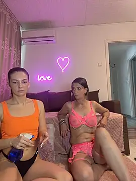 Snapshot of Sabrinee_xx_divine chatting on 06-19-26, 08:29 Sabrinee xx divine online show from 06-19-26, 08:29
