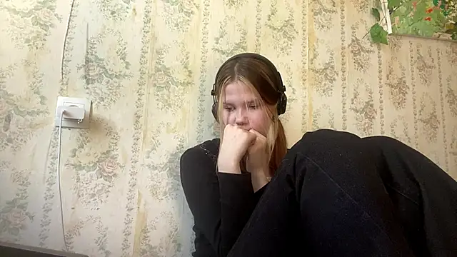 Snapshot of SusanaLeichty chatting on 06-02-26, 06:37 SusanaLeichty online show from 06-02-26, 06:37