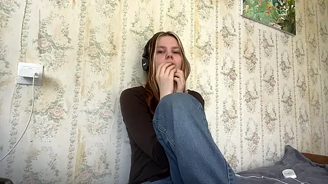 Snapshot of SusanaLeichty chatting on 06-13-26, 06:44 SusanaLeichty online show from 06-13-26, 06:44