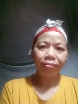 Snapshot of Elfledaa chatting on 06-15-26, 07:49 Elfledaa online show from 06-15-26, 07:49