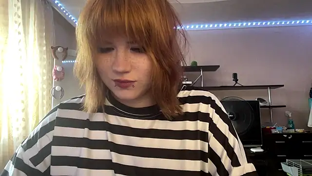 HelloKinki online show from 06-22-26, 03:42