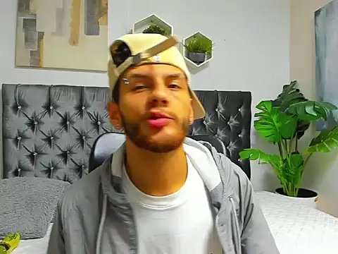 Snapshot of CHRIS_GREY chatting on 06-17-26, 06:31 CHRIS GREY online show from 06-17-26, 06:31