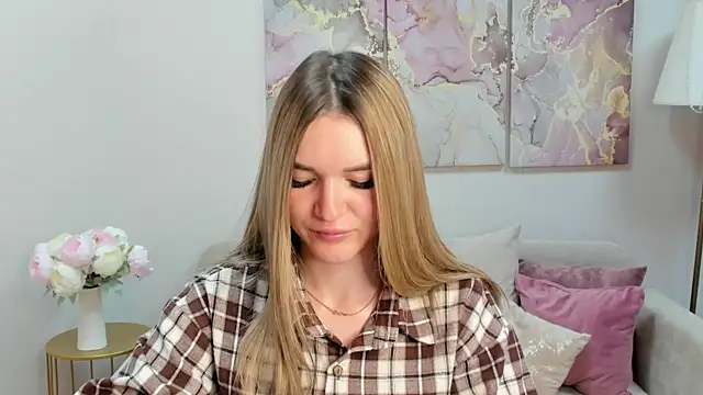 RoxyReignn online show from 06-24-26, 09:36