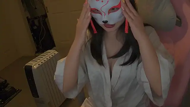 Snapshot of Wifey-Kiki chatting on 05-26-26, 10:44 Wifey-Kiki online show from 05-26-26, 10:44