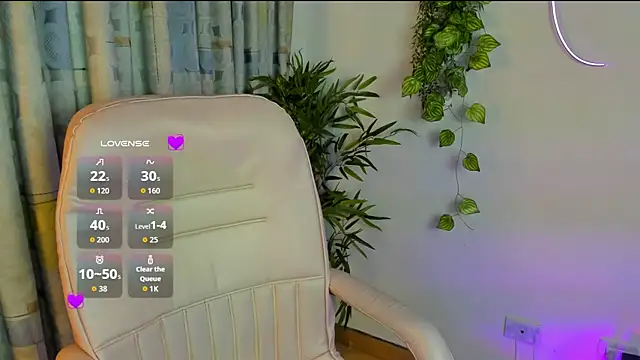 Snapshot of Zoe_Queens chatting on 07-13-26, 12:30 Zoe Queens online show from 07-13-26, 12:30