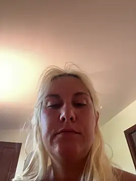 Snapshot of Sofia_beee chatting on 06-29-26, 10:15 Sofia beee online show from 06-29-26, 10:15