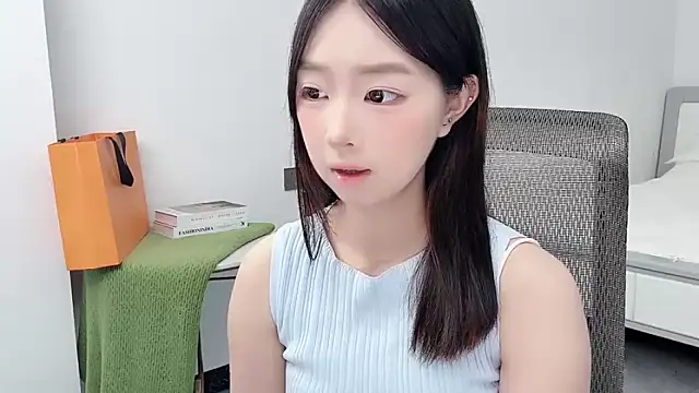 Yoyo33355 online show from 06-07-26, 03:32