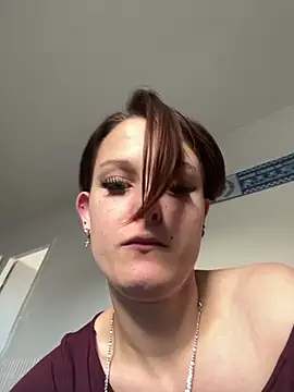 Snapshot of Quenn667 chatting on 06-05-26, 05:40 Quenn667 online show from 06-05-26, 05:40