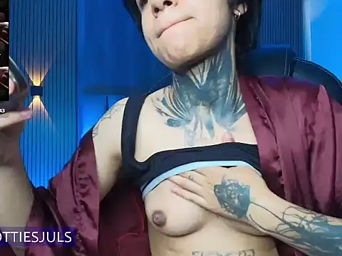 Snapshot of hottiesjuls chatting on 07-13-26, 08:44 hottiesjuls online show from 07-13-26, 08:44